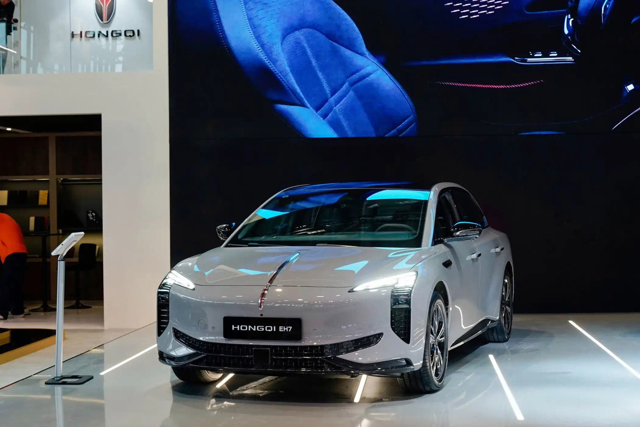 Hongqi EH7 EHS7 Paris Hongqi EH7 a EHS7